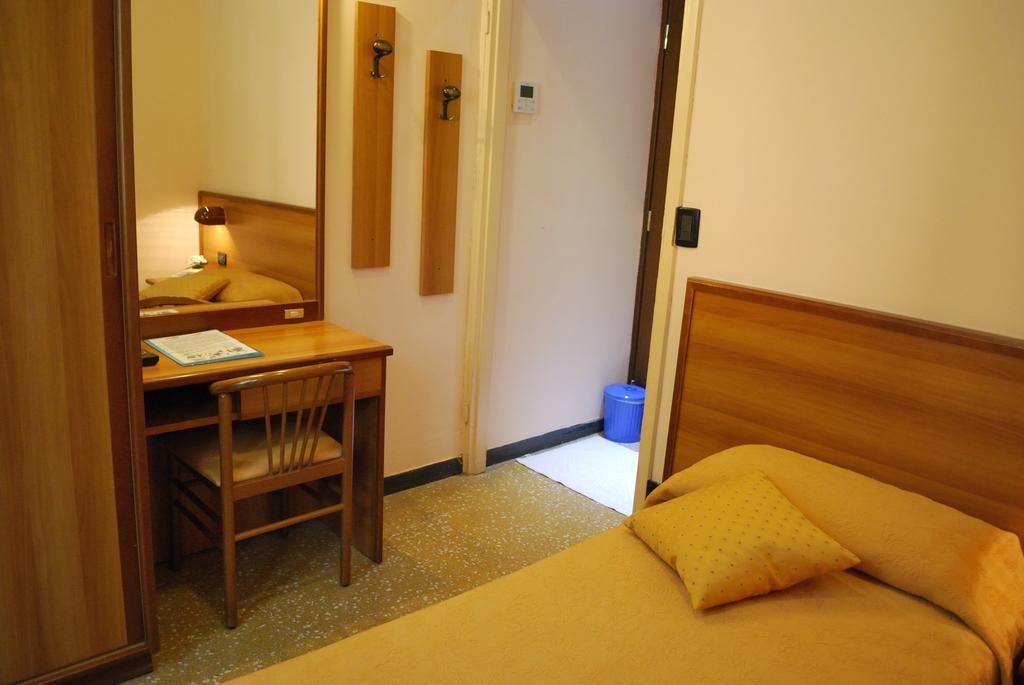 Hotel Galleano Laigueglia Zimmer foto