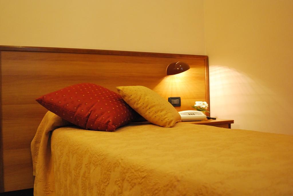 Hotel Galleano Laigueglia Zimmer foto