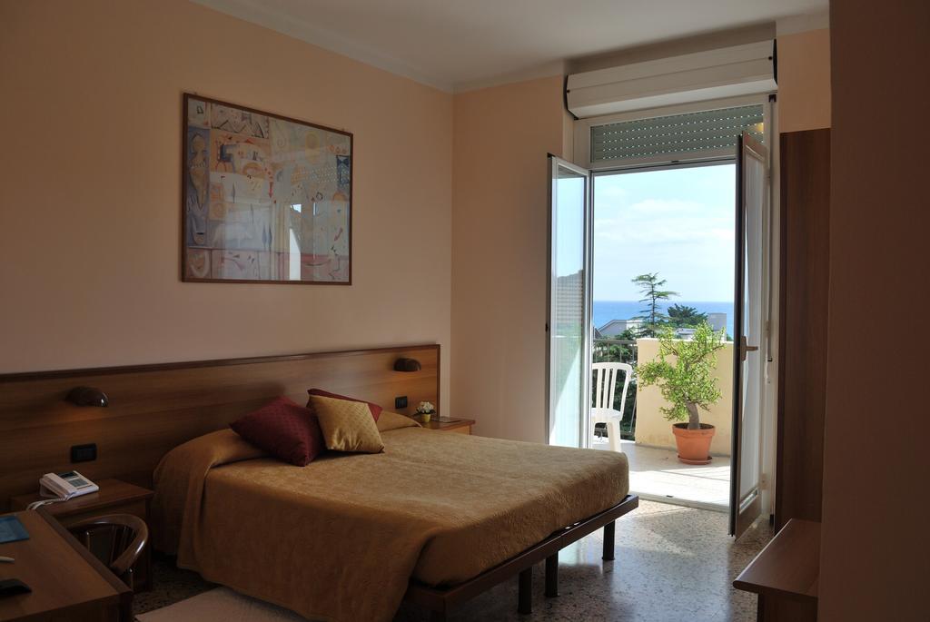 Hotel Galleano Laigueglia Zimmer foto
