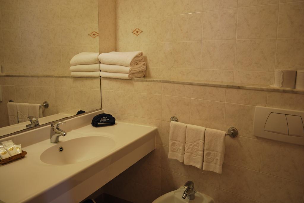 Hotel Galleano Laigueglia Zimmer foto