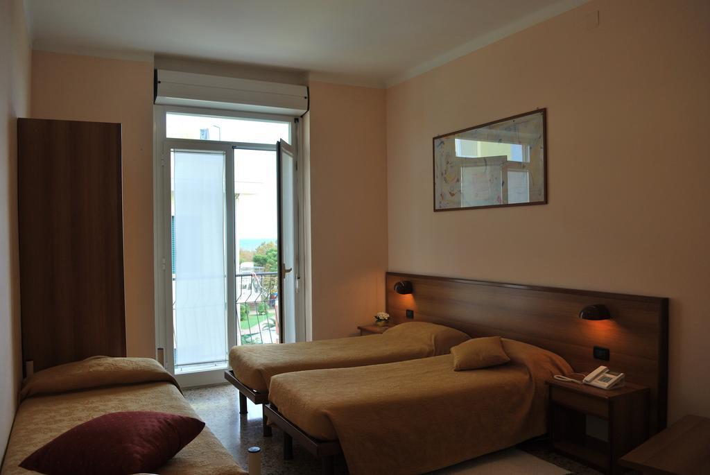 Hotel Galleano Laigueglia Zimmer foto