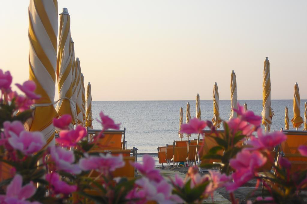 Hotel Galleano Laigueglia Exterior foto