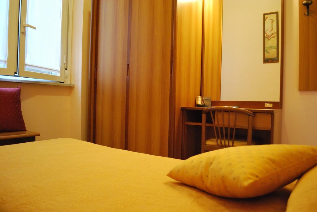 Hotel Galleano Laigueglia Zimmer foto